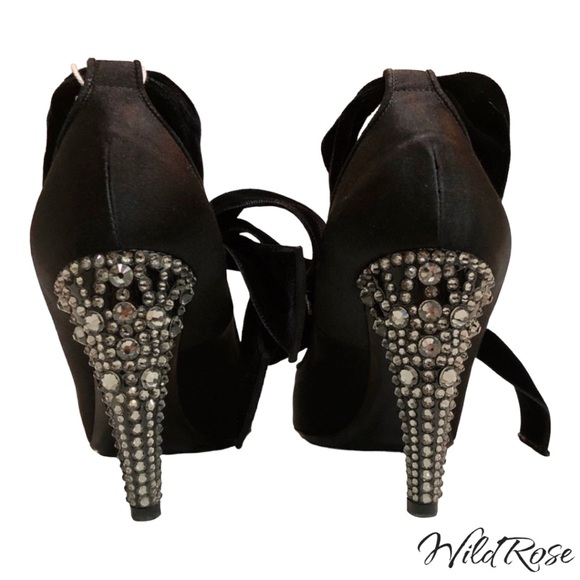 LOUIS VUITTON Black Satin Pointy Toe Velvet Bow Tie Nior Pumps Crystal Heels - Picture 5 of 17